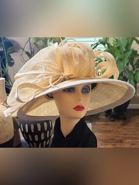 EUC Champagne Italy Ivory Wide Brim Church Derby Wedding Hat w/ orig hat box